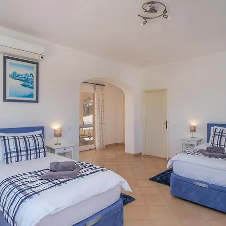 Cristo Tres לאגוּ‏ש