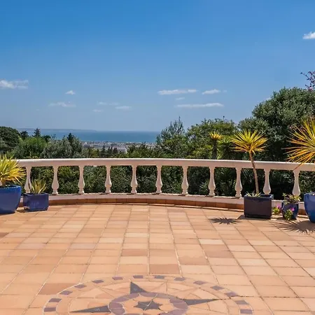 Cristo Tres Villa Lagos